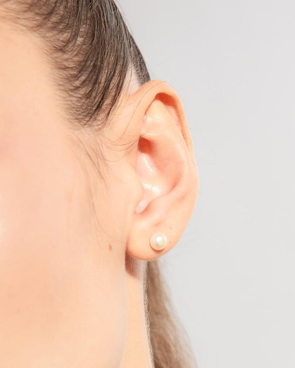 Small pearl earring deals studs